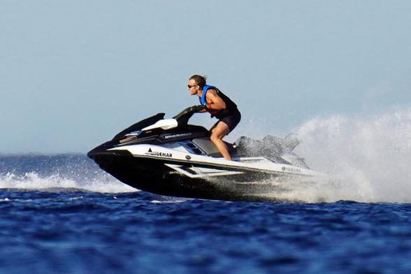 Macron sur un jetski