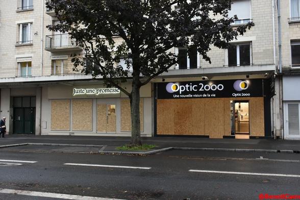 magasins optic 2000 et juste une promesse (mariage) rue de Bernières