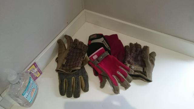 A pile of random gloves